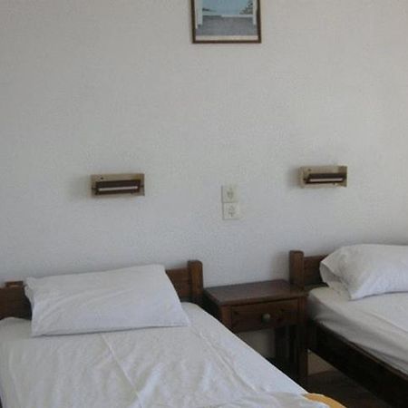 Efrosyni Apartments Agia Marina  Екстериор снимка