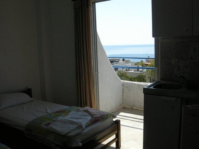 Efrosyni Apartments Agia Marina  Екстериор снимка
