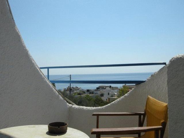 Efrosyni Apartments Agia Marina  Екстериор снимка